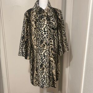 Pamela McCoy Leopard Print faux fur jacket size M